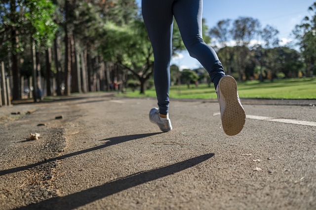 6. Budování svalové hmoty při běhání: Kombinujte běh s posilováním pro rychlejší a viditelnější výsledky